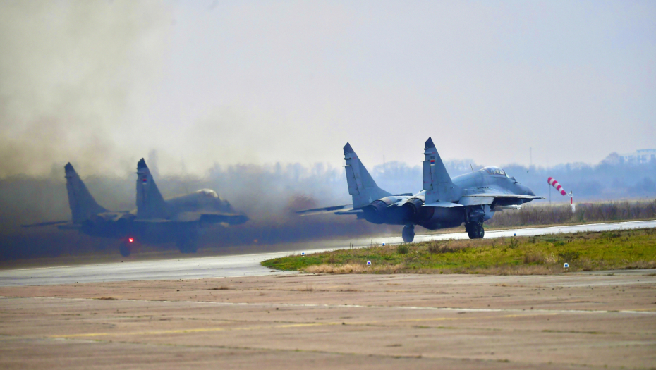 ZAGRMELI MIGOVI Vojska Srbije sprovela letačku obuku na svojim borbenim avionima (FOTO)
