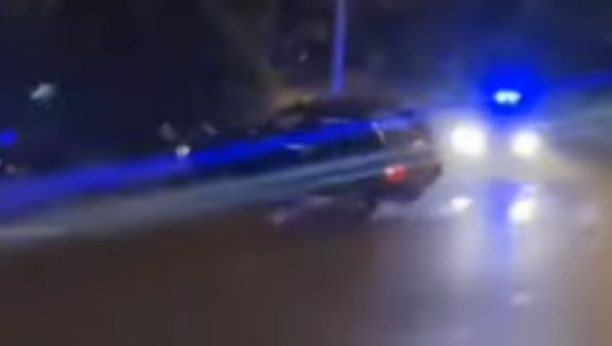 POTERA U MIRIJEVU Kao u akcionom filmu,  "jugom" bežao od policije, pa se zakucao u banderu! (VIDEO)