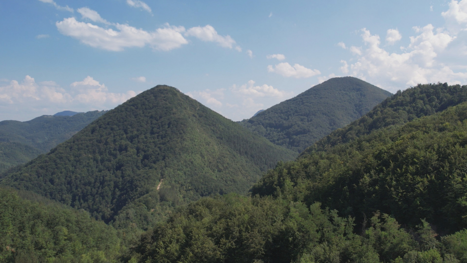 OTKRIVENE PIRAMIDE U SRBIJI Dva brda kod Arilja istraživači neprekidno obilaze (FOTO)