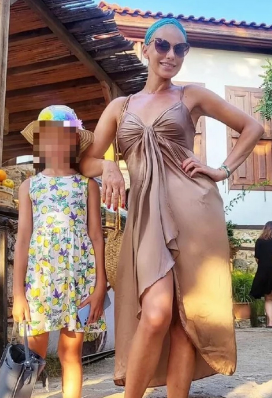 VODITELJKA SE BAŠKARI U TURSKOJ Marija Veljković se razvela, a evo sa kim letuje i od koga se ne odvaja