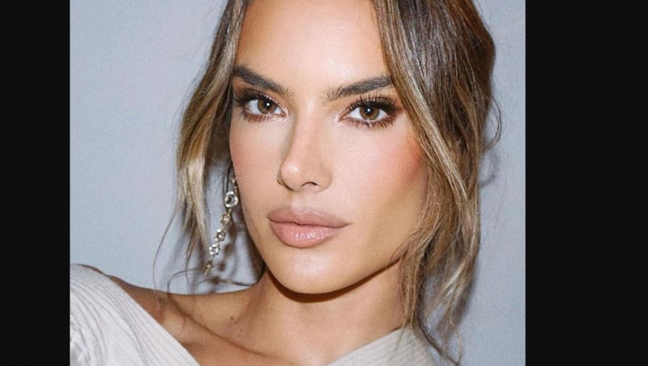 EKSKLUZIVNI PAPARAZZO Ambrozio uživa s mlađim frajerom u Crnoj Gori!