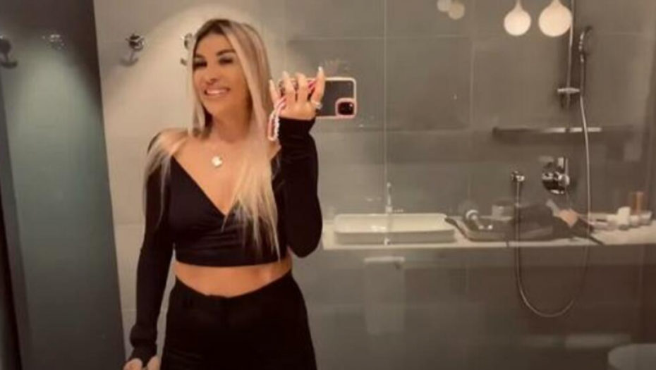 MISTERIOZNI GOSPODIN JOJ OSTAVIO OVAJ POKLON Dalila Dragojević ima novog udvarača, on poznaje njenog oca?