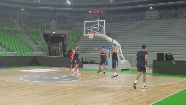 PRŠTAĆE NA SVE STRANE - JOKIĆ NA DONČIĆA  Srbija odradila trening u Ljubljani (VIDEO)