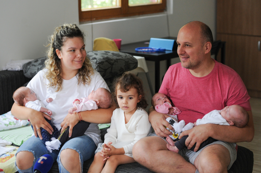 VESIĆ IZDVAJA OD PLATE 25.000 DINARA ZA BEOGRADSKE ČETVORKE Fondacija GNEZDO nabavlja nameštaj!