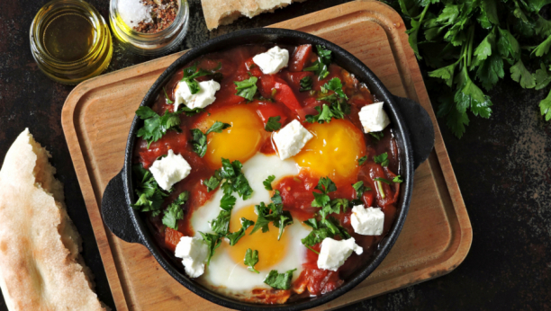 SHAKSHUKA (RECEPT) SA FETA SIROM Brz i ukusan arapski ručak će vas oduševiti