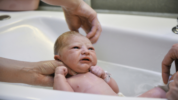 BILO JE NADREALNO Spremala se za porođaj, ali ovo nije očekivala, svi su ostali u šoku!