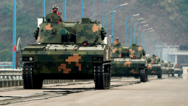 "RABIĆEMO IH NA KOMADE!" Oglasila se kineska vojska