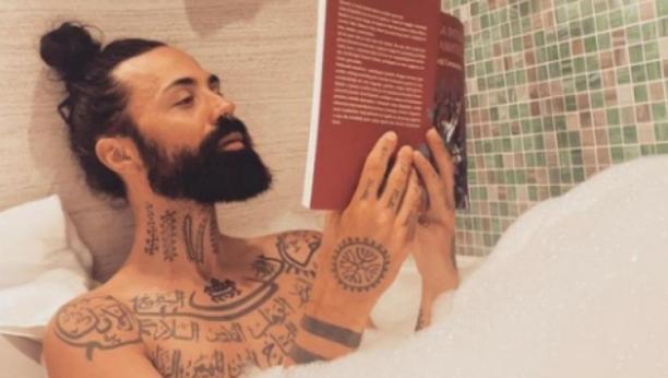 ODBACILI SU GA JER JE DRUGAČIJI Potresan život Boža Vreće nikoga ne ostavlja ravnodušnim, prošao je kroz pakao, a sada je majstor sevdalinki