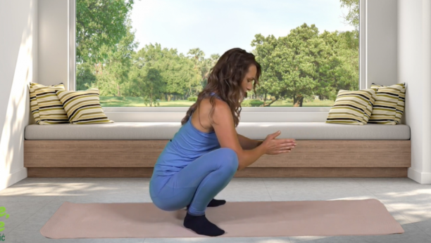 VRATITE SVE PRŠLJENOVE NA MESTO: Instruktorka Mirjana Jemović pokažala vežbu kojom je otklanjaju bolovi u kičmi