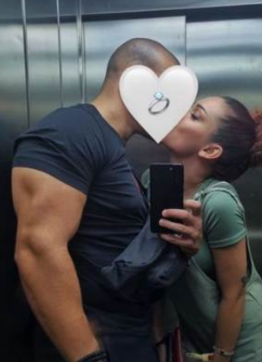 SVI BRUJE O TOME DA JE BAKA PRASE SMUVAO BRESKVICU Pevačica objavila fotografiju sa dečkom, jutjuber se odmah oglasio