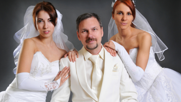 LJUBAVNICA UPALA NA SVADBU NI MANJE NI VIŠE NEGO U VENČANICI Svi su ostali šokirani a mladina reakcija je sve začudila (VIDEO)