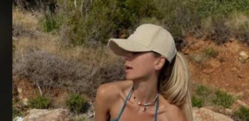 MILICA PAVLOVIĆ ZAPALILA PRIMORJE Pevačica pozirala u provokativnom bikiniju, a društvo joj pravi ovaj poznati Crnogorac (FOTO)