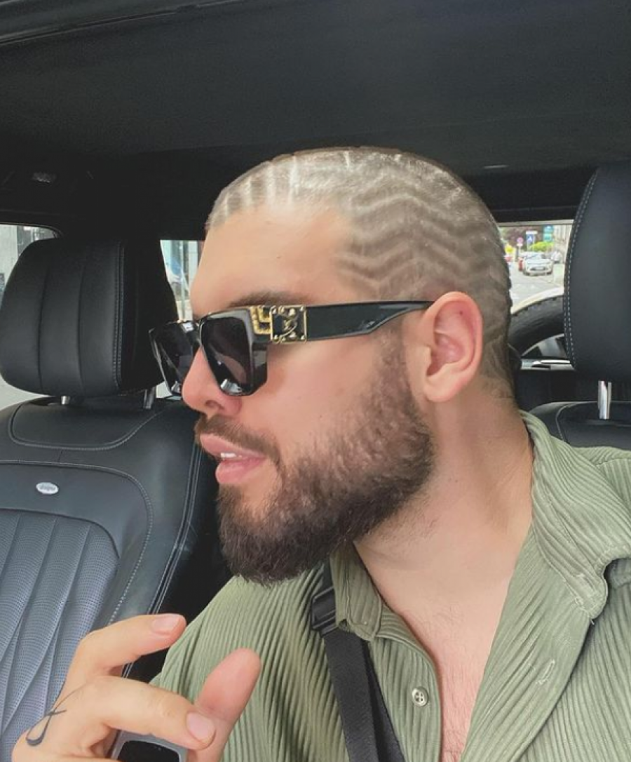 SVI BI IH RADILI DA IMAJU PARA! Adam Adakta šokirao sve svojom izjavom, pa otkrio zašto svi imaju iste zube