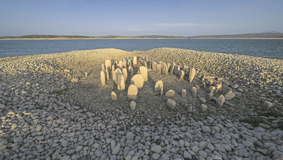 IZRONILA ZLOKOBNA UPOZORENJA PREDAKA! Nizak vodostaj reka širom Evrope otkrio mračne tajne iz prošlosti