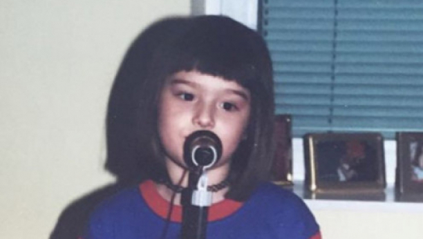 MOŽETE LI DA PREPOZNATE DEVOJČICU SA FOTOGRAFIJE: Jedna je od naših najpopularnijih glumica, sigurno ste je gledali bar u jednoj ekranizaciji