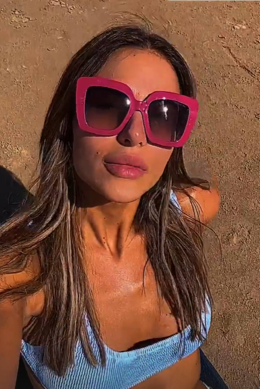 ODUZIMAJU DAH MUŠKARCIMA NA PLAŽI Skinule se Ceca i Anastasija Ražnatović, komentari samo pljušte (FOTO)