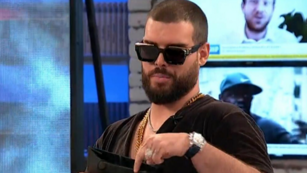 OD BLATA DO ZLATA Adam Adaktar prvi put u emisiji o svom izgledu, novcu, autu i porodici: Iz Čačka sam došao magistralnim putem