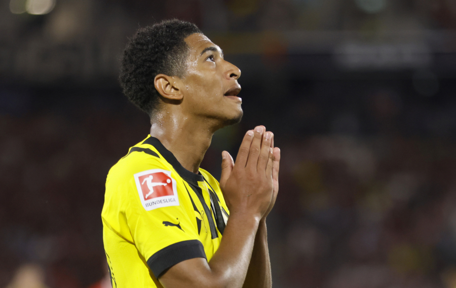 KRALJEVI POTVRDILI ZVANIČNO Družio se na Mikonosu sa Vlahovićem, a sada potpisao za Real na šest godina