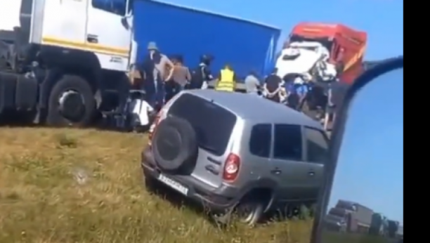 SMRSKAN MINIBUS U saobraćajnoj nesreći u Rusiji poginulo 15 osoba (FOTO/VIDEO)