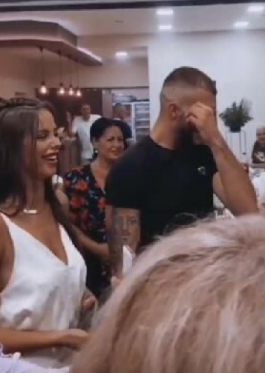 BOGDANA RAŽNATOVIĆ U TITEL STIGLA SA VELJKOM Retko se pojavljuje u javnosti, a sad oduševila sve (FOTO)