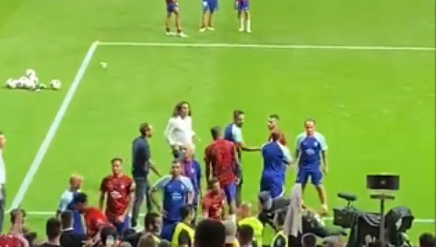 VELIKA FRKA U ŠPANIJI Fudbaler Atletika hteo da bije svoje navijače, sevalo je (VIDEO)