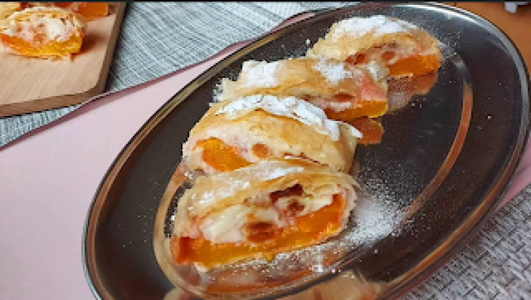 JEDNOSTAVAN, A NEODOLJIV KOLAČ Sočan rolat sa breskvom, slast koja se pamti