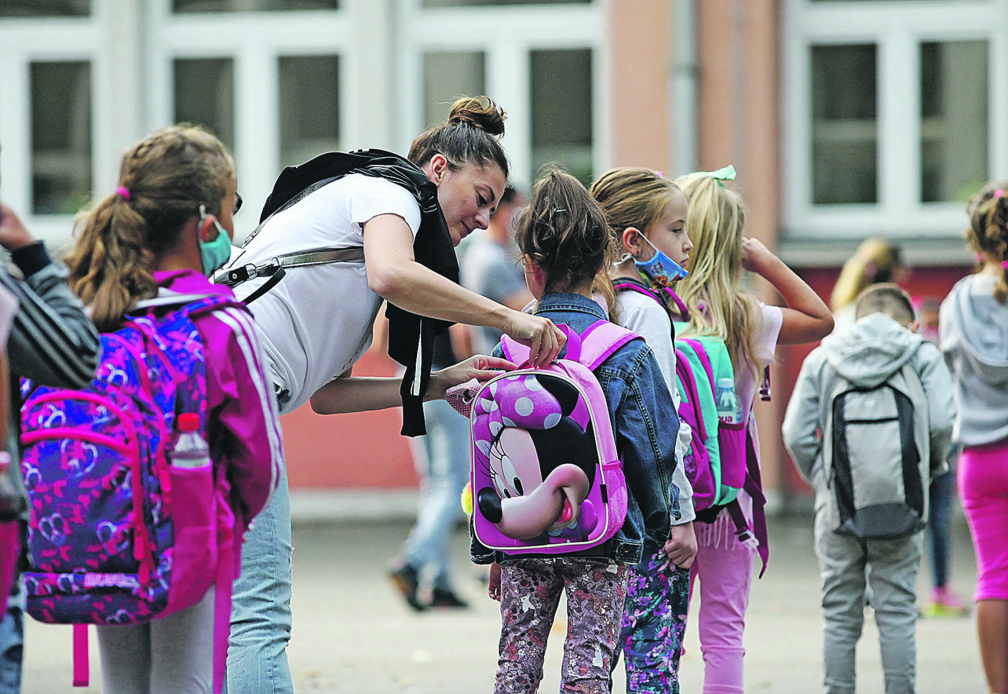 RODITELJI U PANICI Mame i tate se pred prvi septembar pitaju ko će im čuvati decu dok oni stignu sa posla