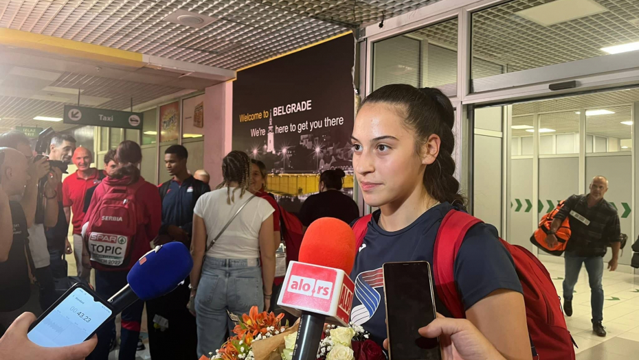 BISERI SRPSKE ATLETIKE OKS ugostio Adrianu Vilagoš i Angelinu Topić