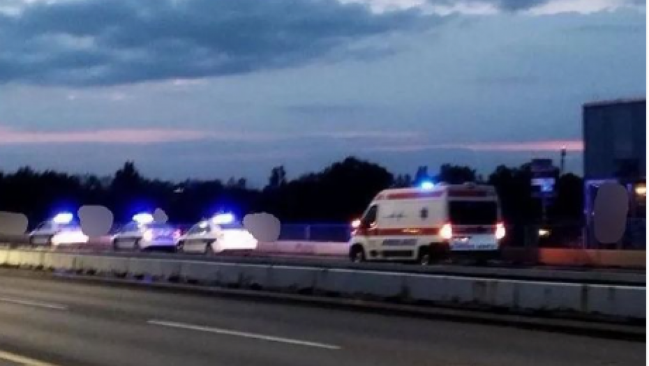 JEDNA OSOBA SKOČILA SA BRANKOVOG MOSTA Ekipa Hitne pomoći na terenu