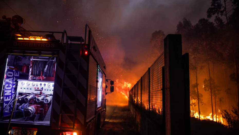 GORELA PORODIČNA KUĆA U ČURUGU Tri vatrogasna kamiona u borbi protiv vatrene stihije, požar napravio veliku materijalnu štetu