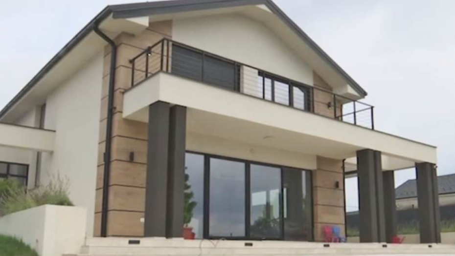 KOMŠIJE IZ PAKLA Zapalili im auto, otrovali mačku..., a mislili da su kupili kuću iz snova