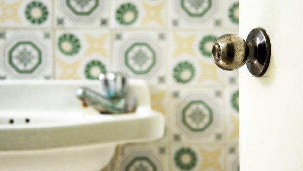 ŽENI (37) JE DIJAGNOSTIKOVANA DEMENCIJA Uzrok ove bolesti se sve vreme nalazio u njenoj kući!