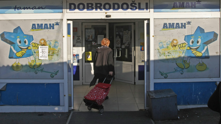 U AMANU NA PAŠTETI IZMET GLODARA Radnici se oglušuju na žalbe potrošača da je higijena u radnjama loša, a kompanija se ne oglašava
