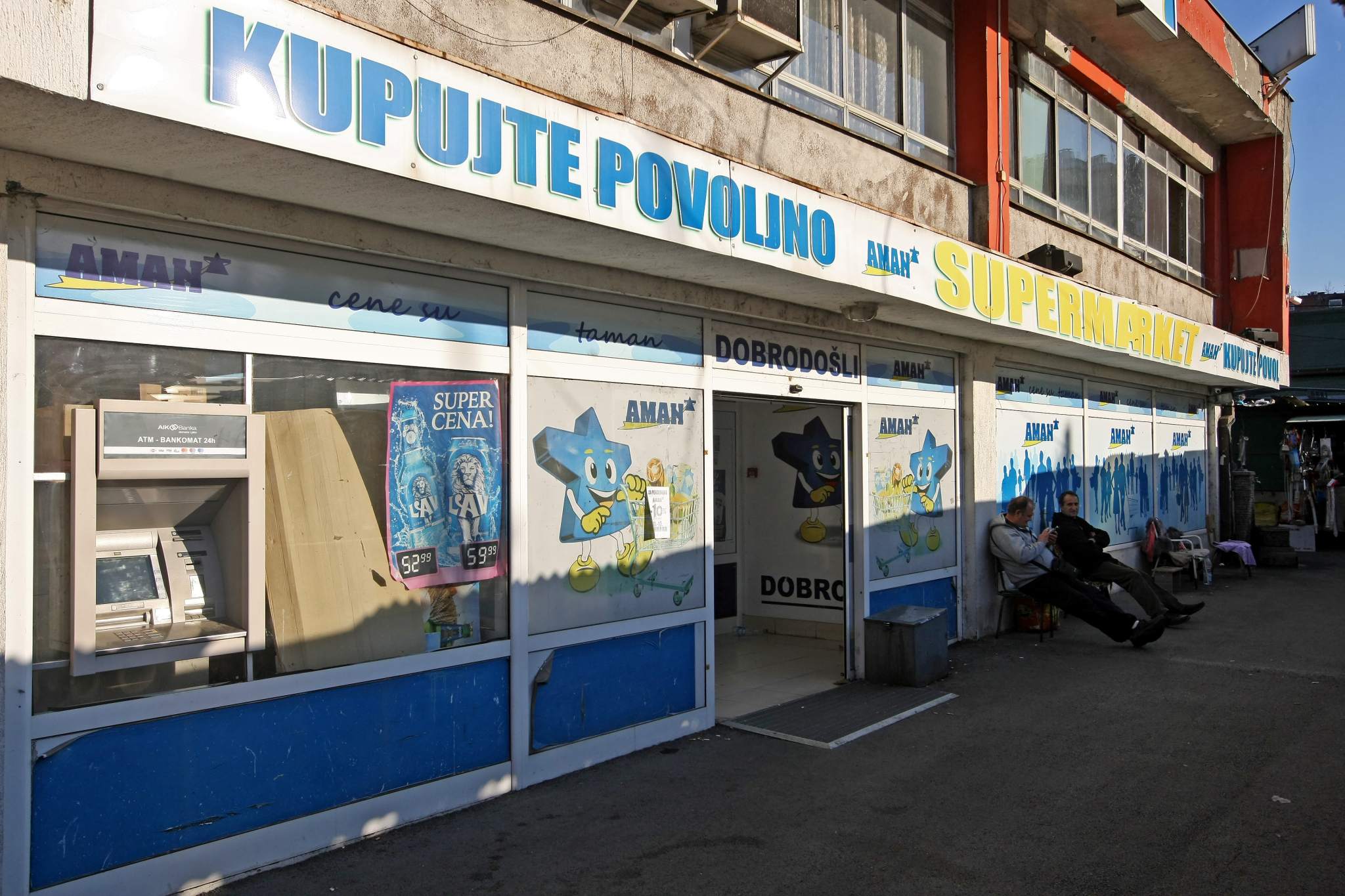 U AMANU NA PAŠTETI IZMET GLODARA Radnici se oglušuju na žalbe potrošača da je higijena u radnjama loša, a kompanija se ne oglašava