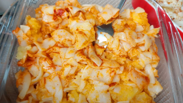 JEDNOSTAVNO SE SPREMA Napravite ukusno jelo sa krompirom (VIDEO)