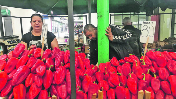 SA MAKEDONSKIM PAPRIKAMA DUPLO JEFTINIJI AJVAR Grci ocrnili srpske turiste, evo zbog čega ih ima najviše na zalasku sezone