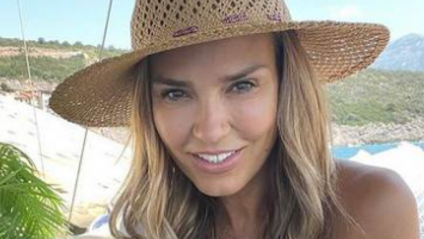 VLASNICA NAJBOLJIH NOGU Marijana Mateus i u 6. deceniji grmi, komentari samo pljušte (FOTO)