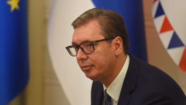 Vučić sutra uručuje general-majoru Džonu Harisu Orden srpske zastave drugog stepena