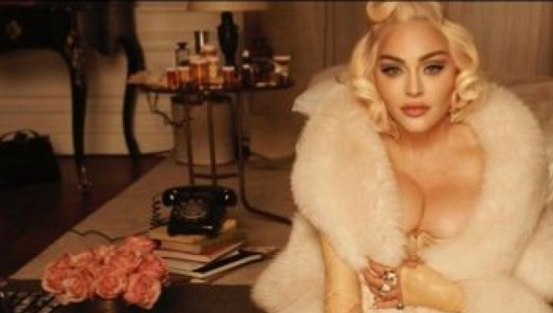 ODVRATNO I NEPRIKLADNO: Madona pozirala kao Merilin Monro u trenutku njene smrti i zgrozila javnost