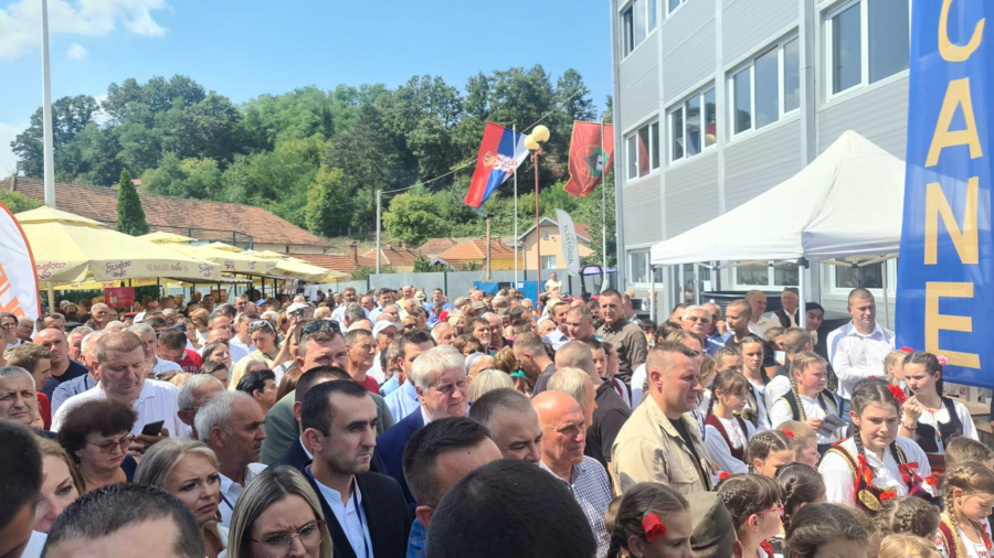 PREDSEDNIK VUČIĆ U OSEČINI Čuvaćemo našu decu, da nam kolevke budu pune (FOTO/VIDEO)