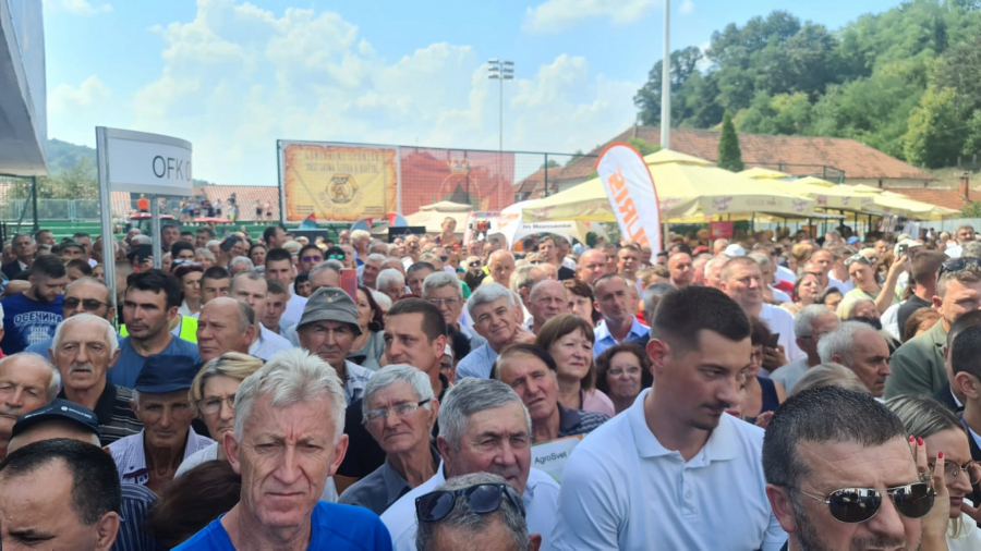 PREDSEDNIK VUČIĆ U OSEČINI Čuvaćemo našu decu, da nam kolevke budu pune (FOTO/VIDEO)