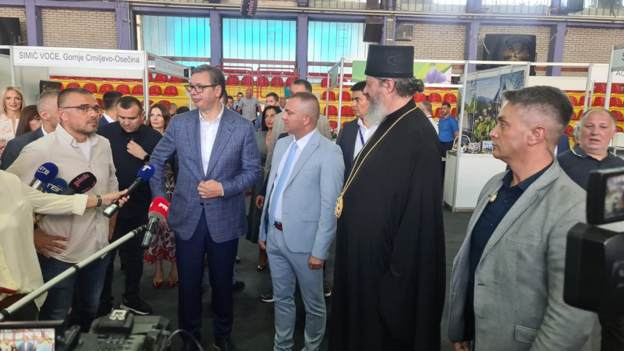 PREDSEDNIK VUČIĆ U OSEČINI Čuvaćemo našu decu, da nam kolevke budu pune (FOTO/VIDEO)