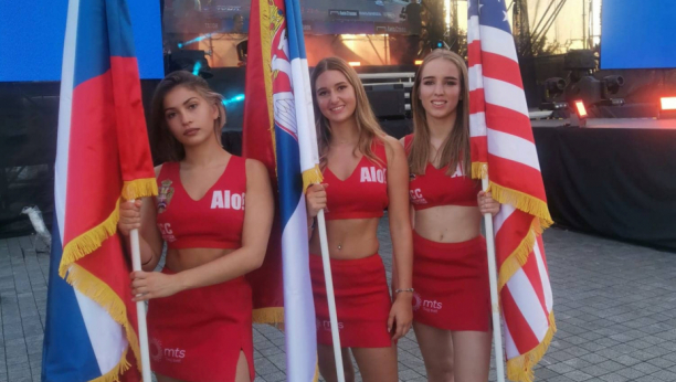 SPEKTAKL U BEOGRADU NA VODI ALO ring devojke u žiži superduela Amerikanca i Rusa (VIDEO)