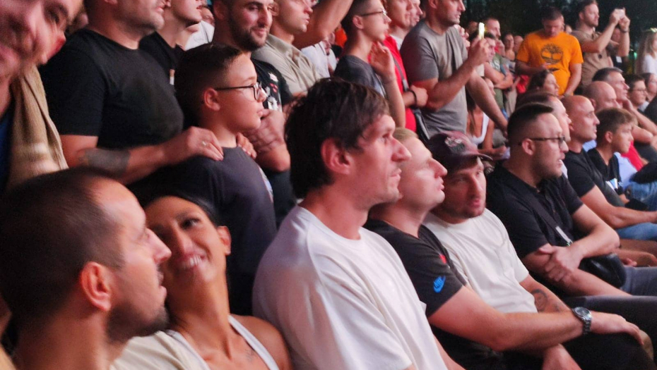 BOBI MARJANOVIĆ DEO SPEKTAKLA Srpski centar u Beogradu na vodi gleda superduel Amerikanca i Rusa (VIDEO)