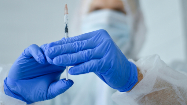 NOVI "PARADAJZ GRIP" NAJLAKŠE SE ŠIRI KOD DECE  Roditelji zabrinuti jer za sada nema terapije za lečenje!