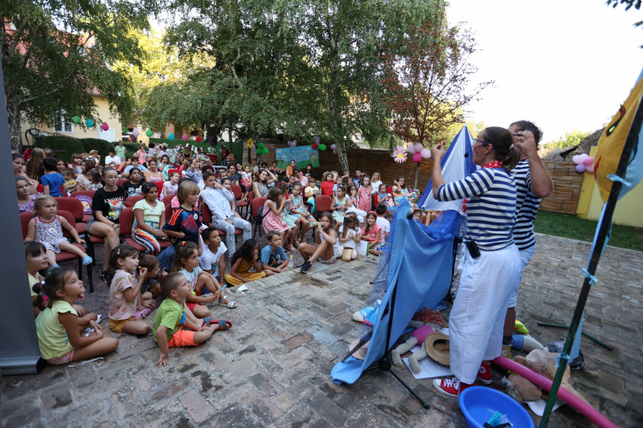 POČELI VELIKOGOSPOJINSKI DANI Novobečejci najbolji u kuvanju riblje čorbe, a večeras Celtsi, Nele i Atomsko sklonište (FOTO)