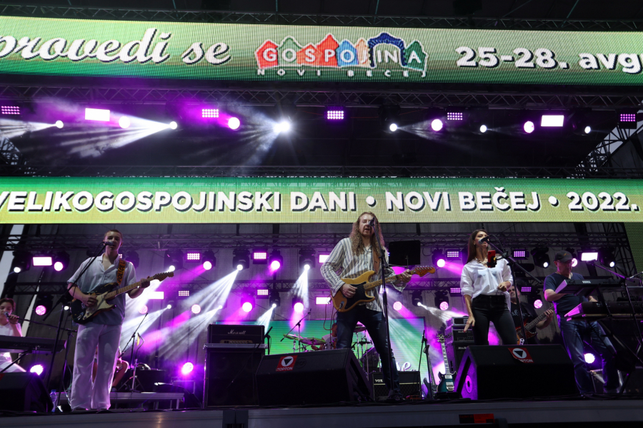 POČELI VELIKOGOSPOJINSKI DANI Novobečejci najbolji u kuvanju riblje čorbe, a večeras Celtsi, Nele i Atomsko sklonište (FOTO)