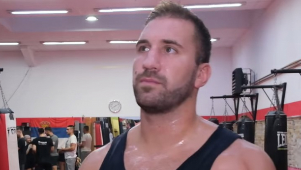 NOKAUT U DRUGOJ RUNDI Velika nada američkog boksa oborila našeg borca (VIDEO)