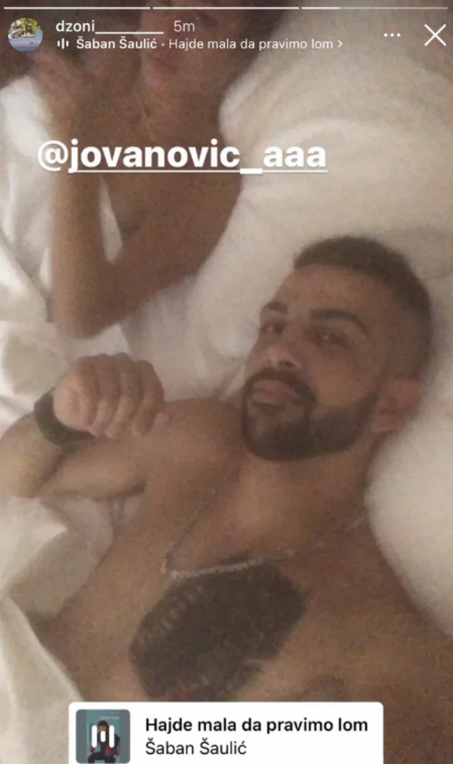 NAKON BATINA I UVREDA PONOVO ZAJEDNO? Nikola i Ana Jovanović goli u krevetu, a njegova poruka zbunila sve