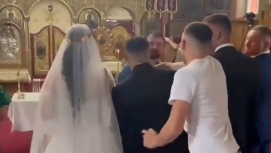 "KAKAV IDIOT" Snimak sa venčanja u Srbiji razbesneo mnoge (VIDEO)